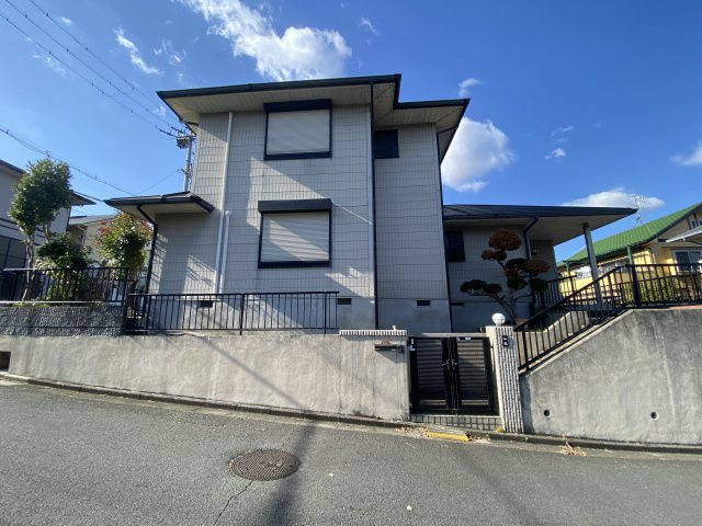 精華町桜が丘　中古住宅（リフォーム済物件）の外観|建物外観を気になさる方へ、見た目の良い物件です