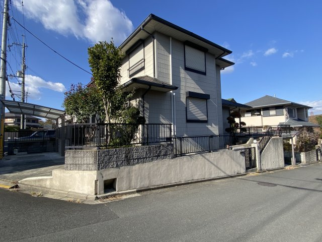 精華町桜が丘　中古住宅（リフォーム済物件）の前面道路含む現地写真|前面道路含む現地写真です