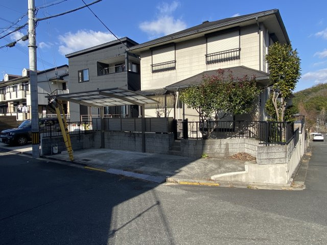 精華町桜が丘　中古住宅（リフォーム済物件）の外観|外観は落ち着いています