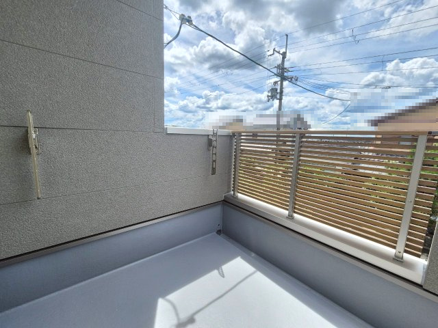 【価格改定】京都市西京区大原野上里鳥見町　のバルコニー|南向きのL型ワイドバルコニー
日当たり良好。洗濯物もよく乾きます！