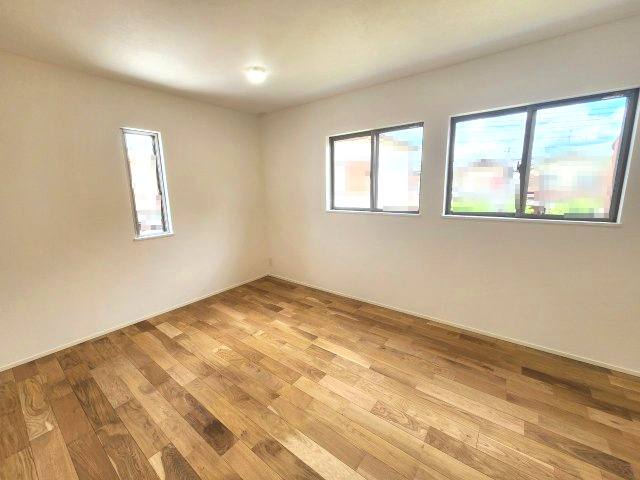 【商談中】京都市西京区大原野上里鳥見町　の洋室|2階の洋室（約8.8帖）は将来的に2室に分けられる設計！