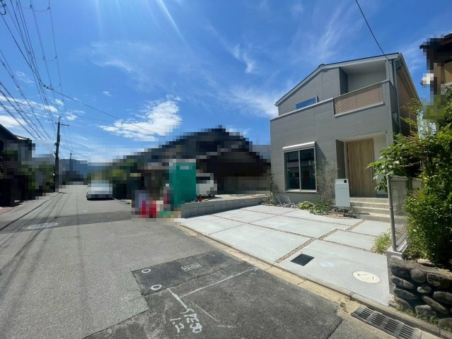 【価格改定】京都市西京区大原野上里鳥見町　の前面道路含む現地写真|スーパー・コンビニが徒歩圏内にあり、毎日のお買い物に大変便利です。