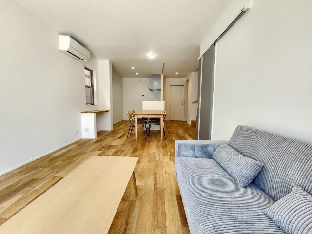 【価格改定】京都市西京区大原野上里鳥見町　の居間・リビング|LDK（約17.1帖）
※家具はイメージです。販売価格には含まれておりません。