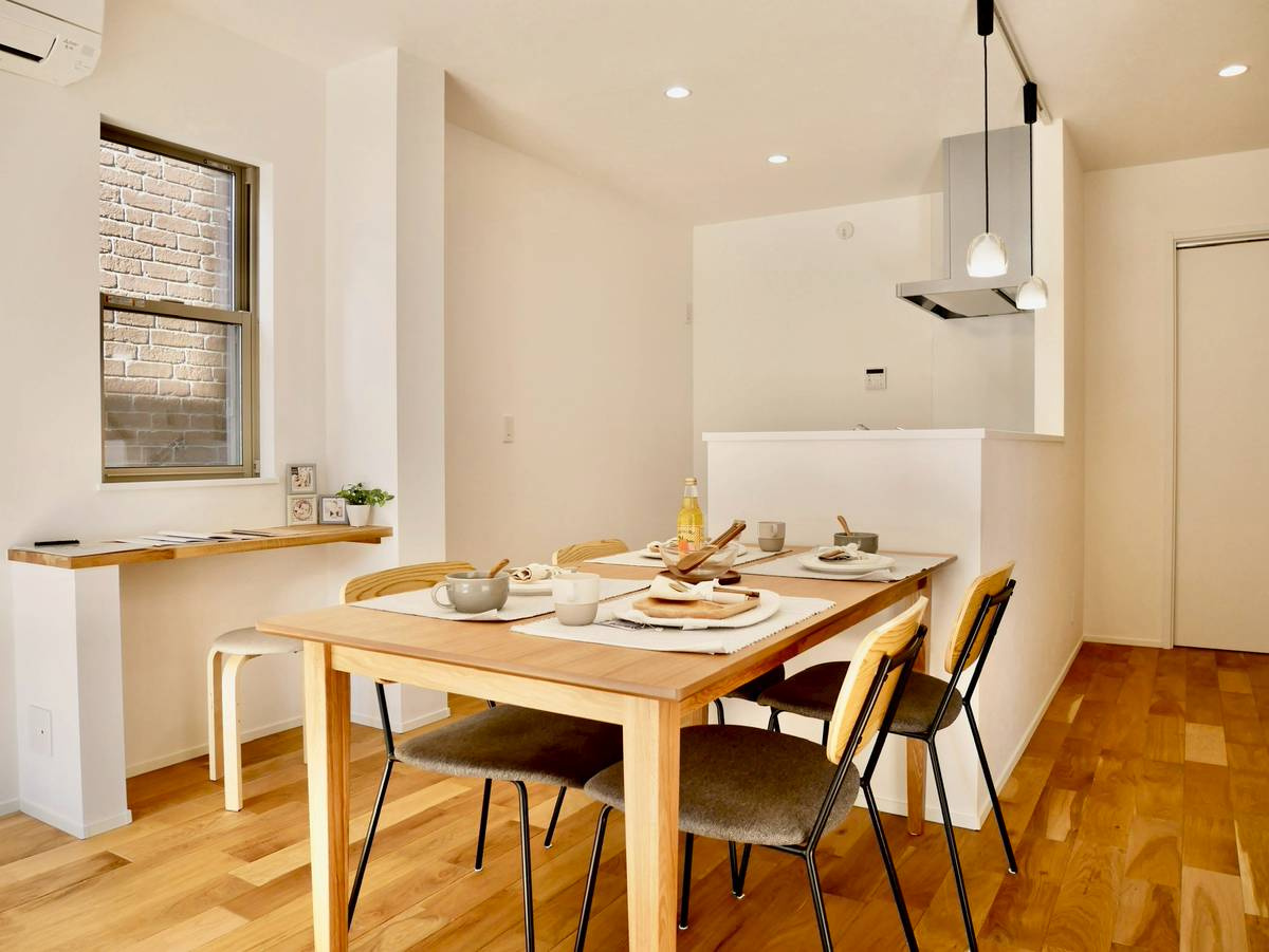 【価格改定】京都市西京区大原野上里鳥見町　のその他|キッチン前にはカウンター付きのワークスペースもあり、ちょっとした家事やお子さまの学習にも便利です。