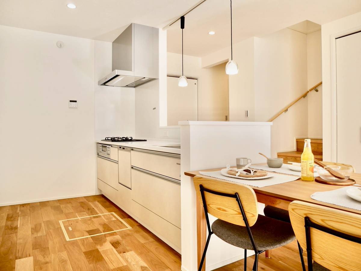 【価格改定】京都市西京区大原野上里鳥見町　のキッチン|※家具はイメージです。販売価格には含まれておりません。