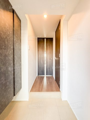S-RESIDENCE六ツ門abreastIIの玄関|シューズボックス付きの玄関☆