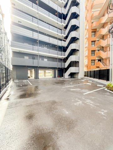 S-RESIDENCE六ツ門abreastIIの駐車場|駐車スペースもあります♪