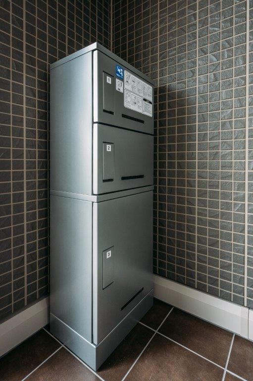 Diversita柳原Bのその他共用部分|不在時の荷物も安心。忙しい毎日に嬉しい宅配ボックス。