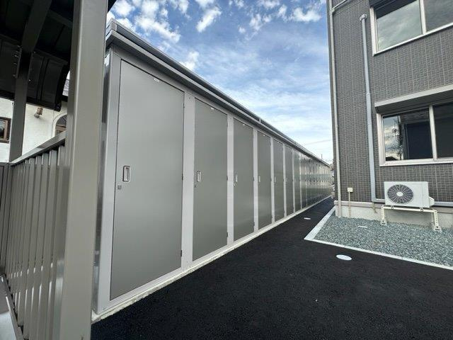 Diversita柳原Bの設備|タイヤや季節用品など、室内に置きにくい荷物もすっきり収納。