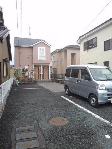 ファミール美園の駐車場