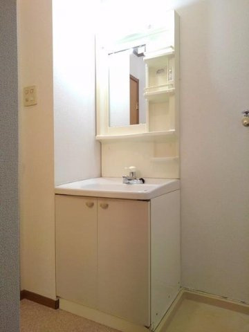 ファミール美園の洗面所