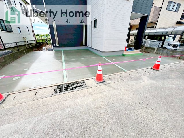 阿見町岡崎３丁目　新築戸建の駐車場