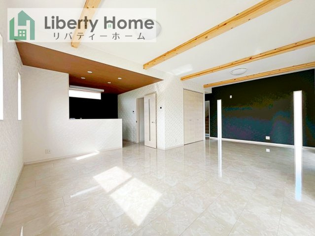 阿見町岡崎３丁目　新築戸建の居間・リビング