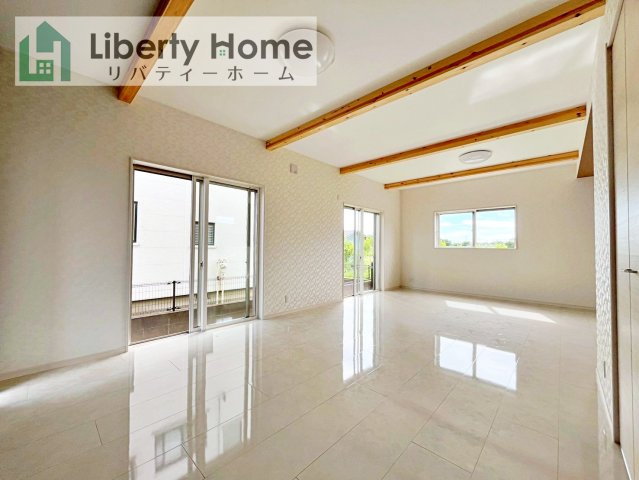 阿見町岡崎３丁目　新築戸建の居間・リビング