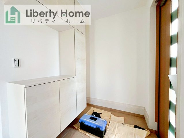 阿見町岡崎３丁目　新築戸建の玄関