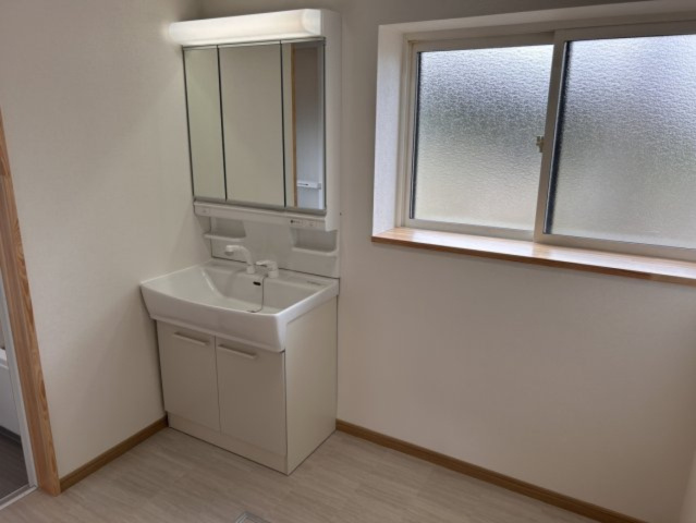 三戸郡階上町蒼前西５丁目の独立洗面台