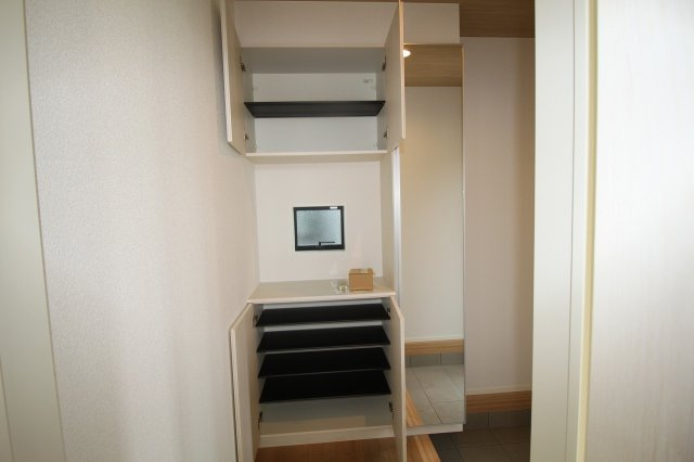 土佐山田町百石町　1号棟　新築戸建　（全2区画）【内覧可能】　の収納|玄関収納