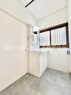 【脱衣所】 | 富士市天間 中古戸建て | 脱衣場です