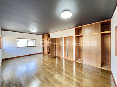 【寝室】 | 富士市天間 中古戸建て | 約14帖の寝室です