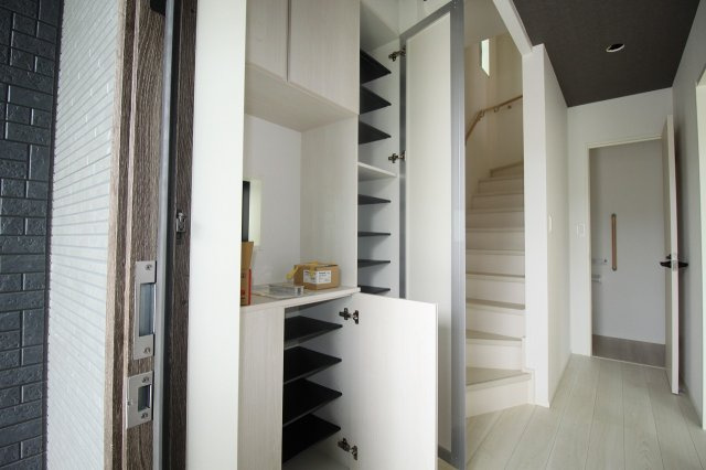 土佐山田町百石町　2号棟　新築戸建（全2区画）【内覧可能】　の収納|玄関収納