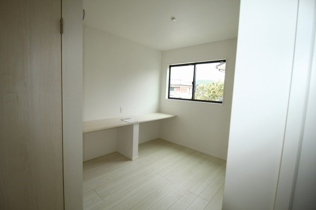 土佐山田町百石町　2号棟　新築戸建（全2区画）【内覧可能】　の洋室|2Ｆ　フリースペース　4.5帖