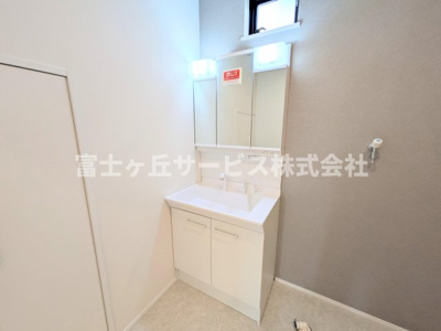 【独立洗面台】 | 浜松市中央区曳馬4丁目 新築一戸建て 1号棟 | 独立洗面台です