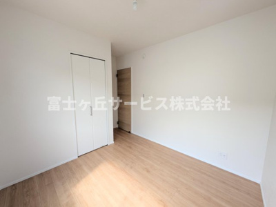 【洋室】 | 浜松市中央区曳馬4丁目 新築一戸建て 1号棟 | 洋室です