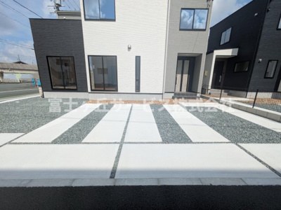 【駐車場】 | 浜松市中央区曳馬4丁目 新築一戸建て 1号棟 | ４台駐車可能です