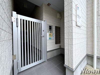 【エントランス】 | ルミエールY | ゆとりのあるエントランスです