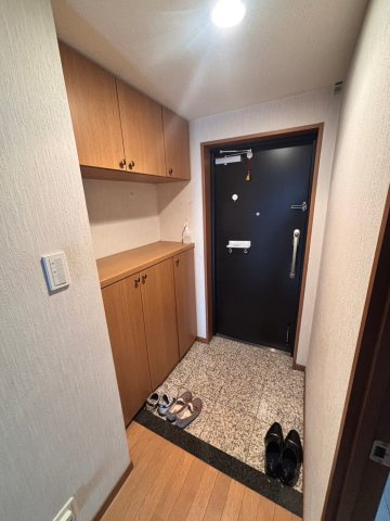 エフローレ新越谷ロイヤルガーデンの玄関