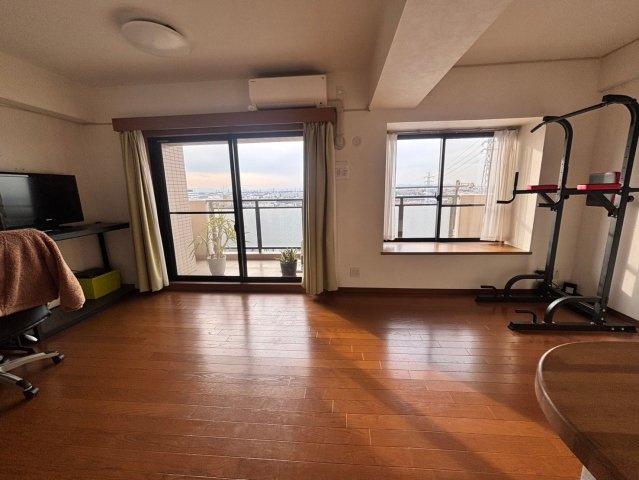 エフローレ新越谷ロイヤルガーデンの居間・リビング