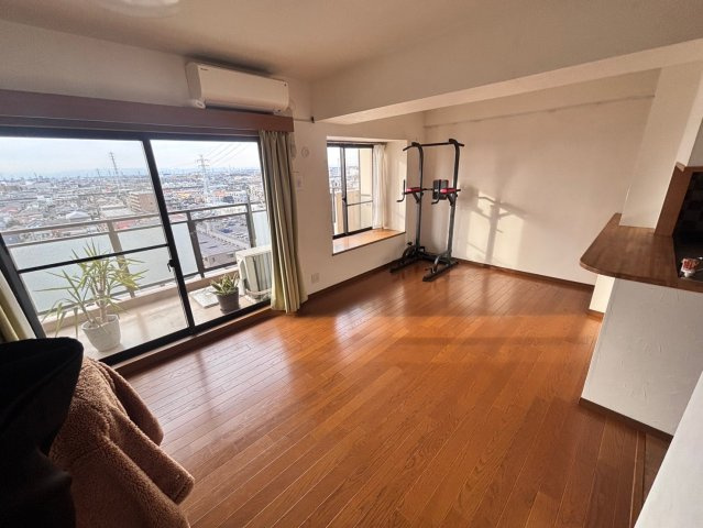 エフローレ新越谷ロイヤルガーデンの居間・リビング