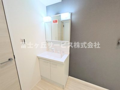 【独立洗面台】 | 浜松市中央区曳馬4丁目 新築一戸建て 2号棟 | 独立洗面台です
