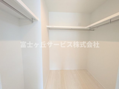 【収納】 | 浜松市中央区曳馬4丁目 新築一戸建て 2号棟 | ウォークインクローゼットです
