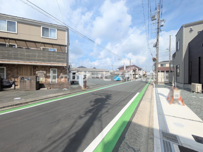 【前面道路含む現地写真】 | 浜松市中央区曳馬4丁目 新築一戸建て 3号棟 | 前面道路です