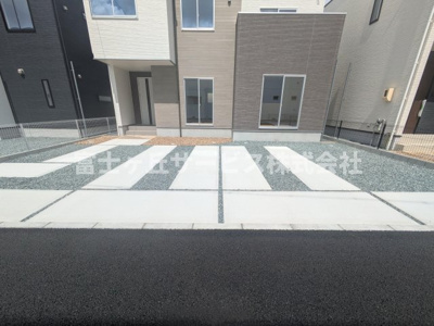 【駐車場】 | 浜松市中央区曳馬4丁目 新築一戸建て 3号棟 | ４台駐車可能です