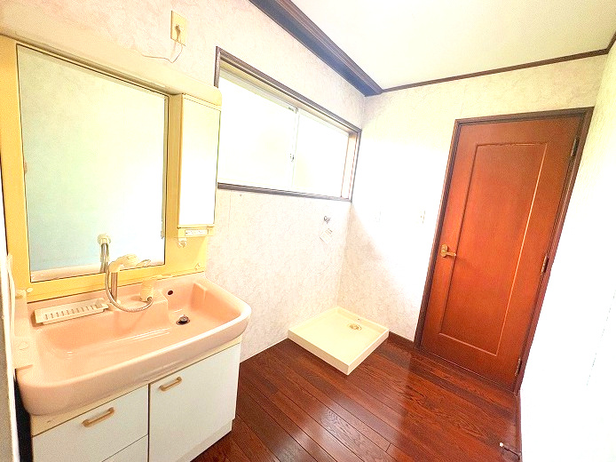 緑区滝ノ水四丁目　売戸建の独立洗面台|スペースの広い独立洗面化粧台はゆっくりと身支度を整えることが可能です！