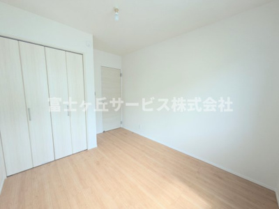 【洋室】 | 浜松市中央区曳馬4丁目 新築一戸建て 4号棟 | 洋室です