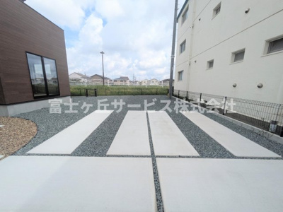 【駐車場】 | 浜松市中央区曳馬4丁目 新築一戸建て 4号棟 | ４台駐車可能です