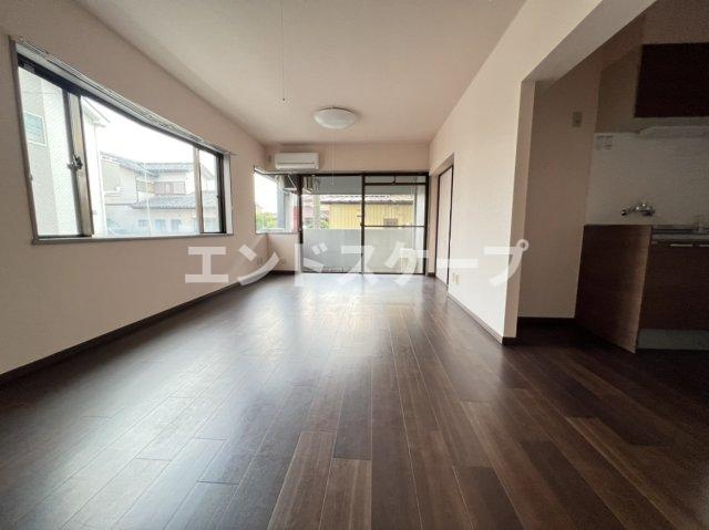 ファランドール井野の居間・リビング|高崎、前橋エリアのお部屋探しはエンドスケープまで！お客様の理想お聞かせ下さい♪