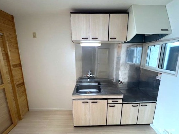 コーポアズールⅡのキッチン|猫の気配を感じながら、いつものごはん。