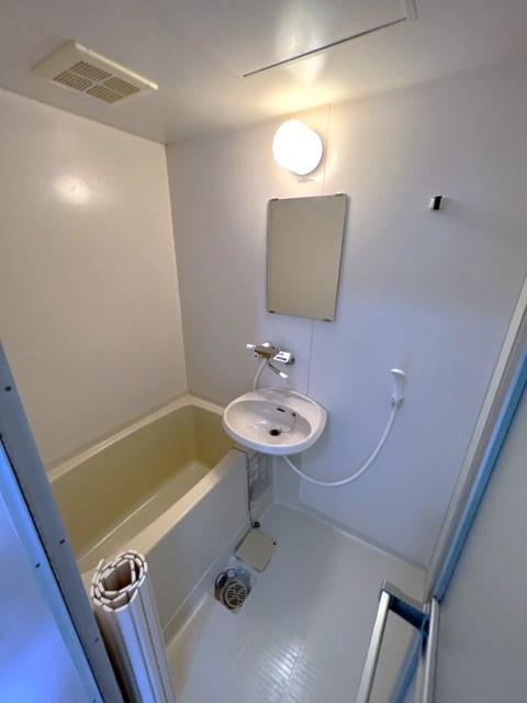 コーポアズールⅡの浴室|毎日の疲れを、やさしく流す場所。