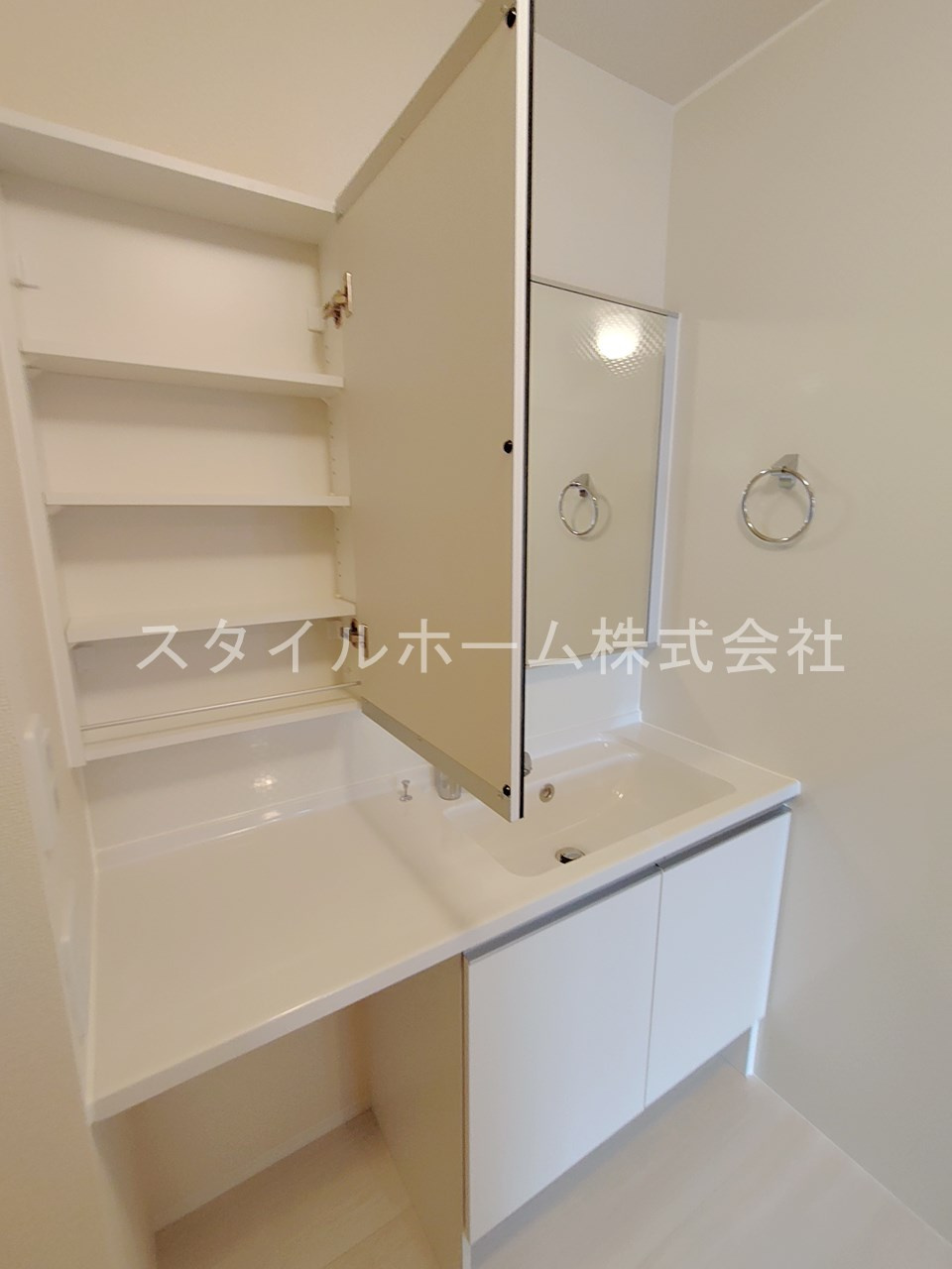 ウェストテラス大西の洗面所|別部屋写真です。