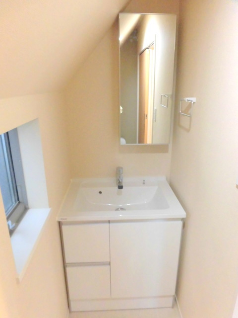 上北沢４丁目メゾンの洗面所|トイレ専用洗面台★収納にも便利