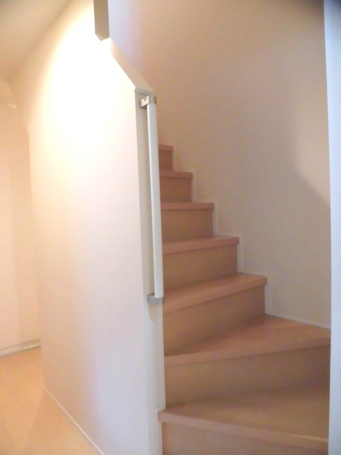 上北沢４丁目メゾンのその他|２階への階段