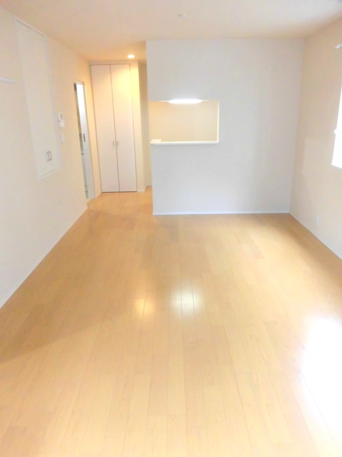 上北沢４丁目メゾンの居間・リビング|カウンターキッチン