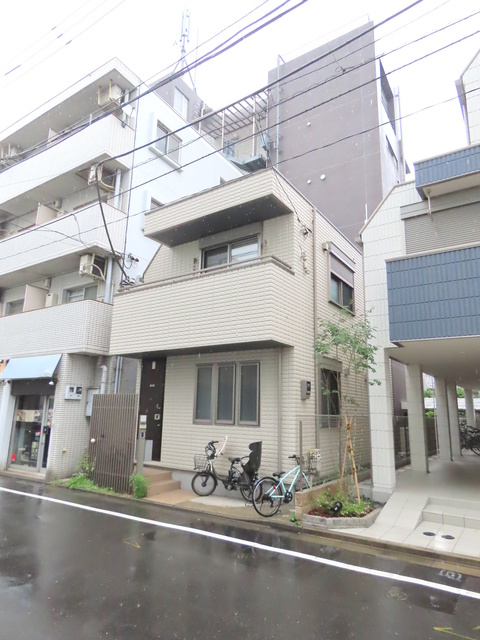 上北沢４丁目メゾンのエントランス