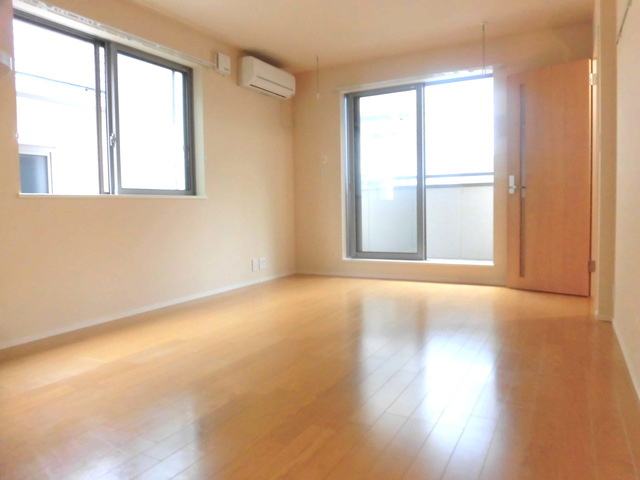 上北沢４丁目メゾンの居間・リビング|ゆとりあるLDK１３帖