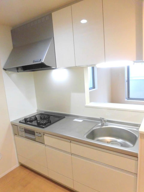 上北沢４丁目メゾンのキッチン|ガス３口システムキッチン