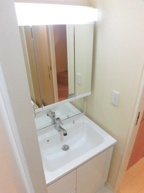 上北沢４丁目メゾンの洗面所|独立洗面台